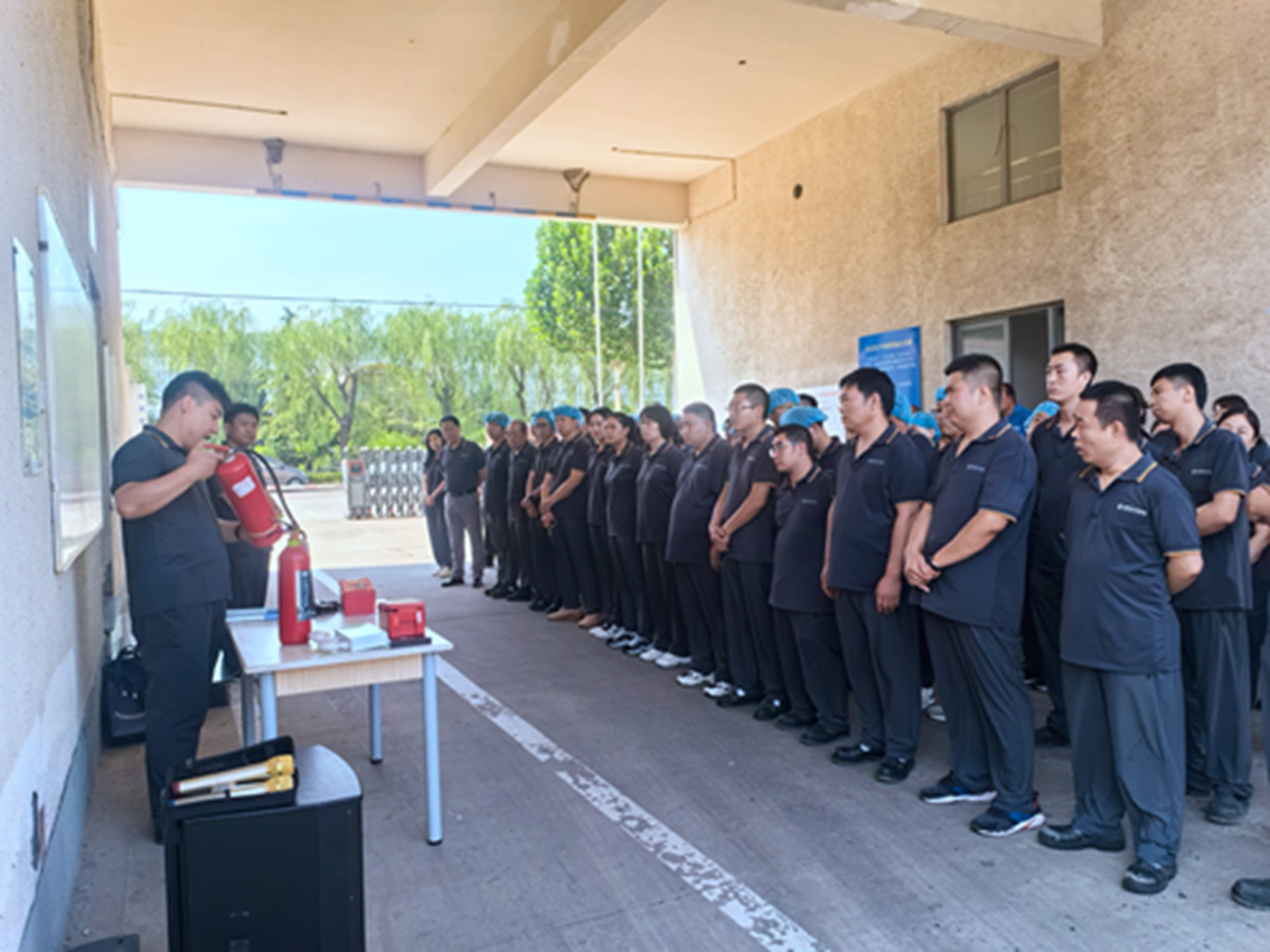 東綸科技開展“暢通生命通道”疏散應(yīng)急演練暨安全生產(chǎn)月宣傳活動