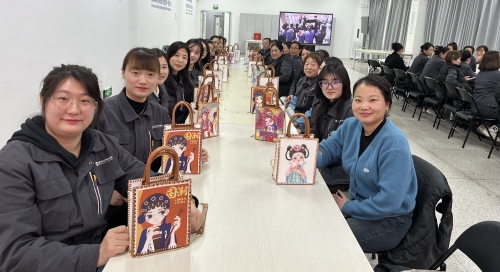 巧手綻芳華，巾幗展風(fēng)采——東綸科技開展“三八”婦女節(jié)手工創(chuàng)作活動(dòng)